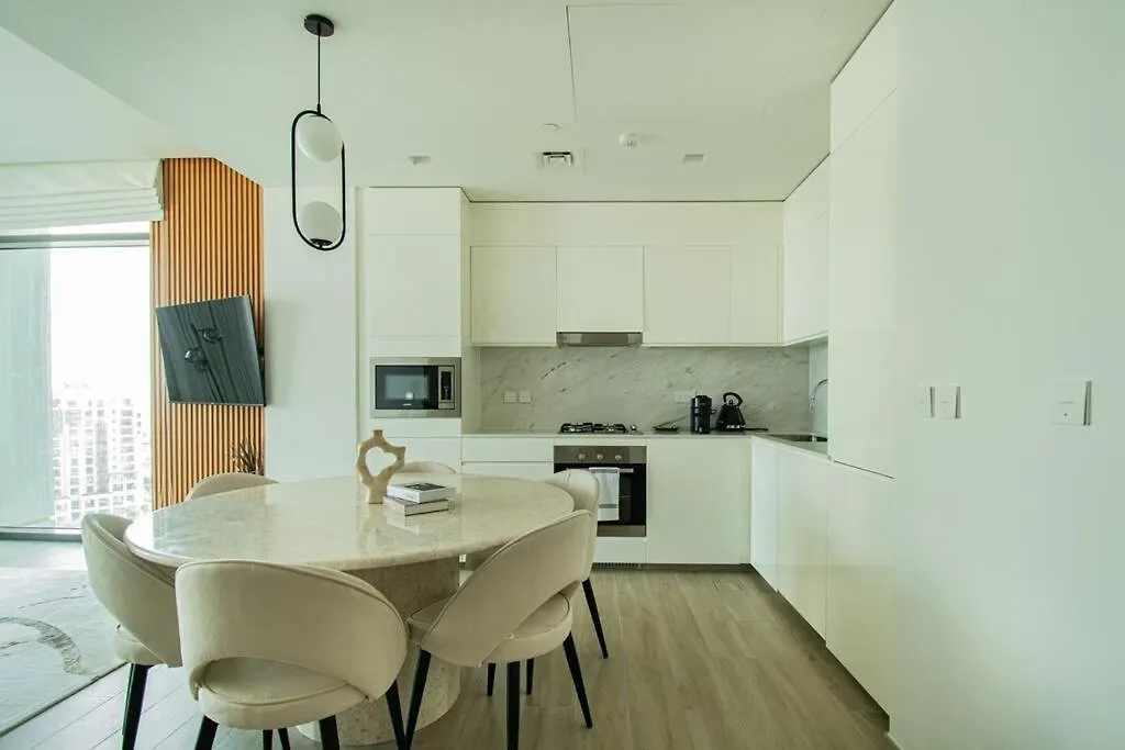 Waves - Luxurious 11Th Floor Retreat In Palace Residences Dubai Apartment