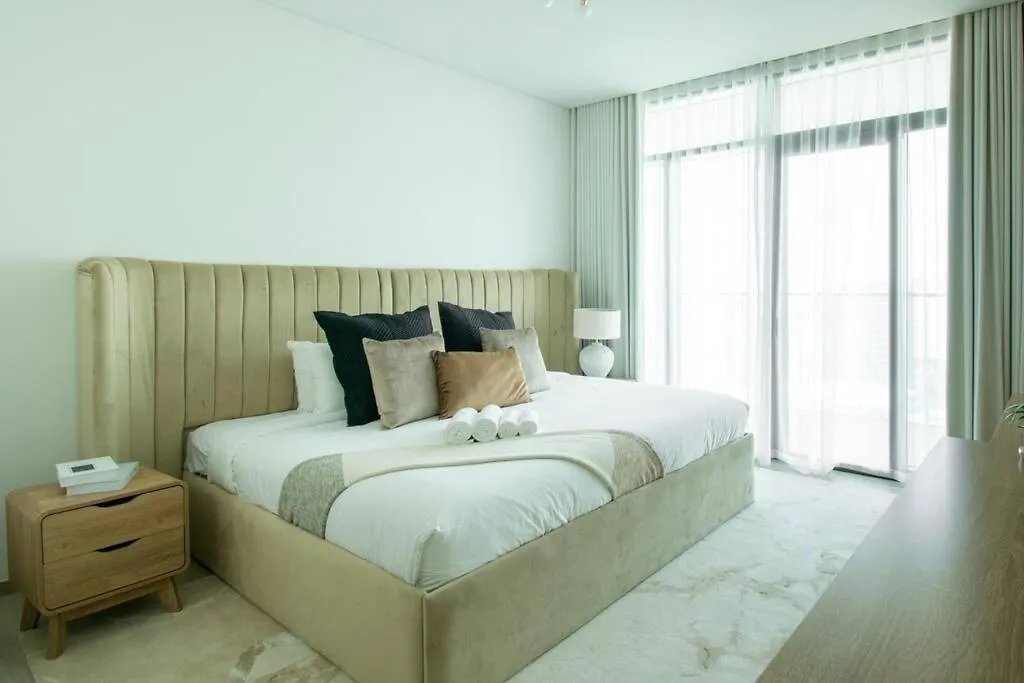 Waves - Luxurious 11Th Floor Retreat In Palace Residences Dubai Apartment